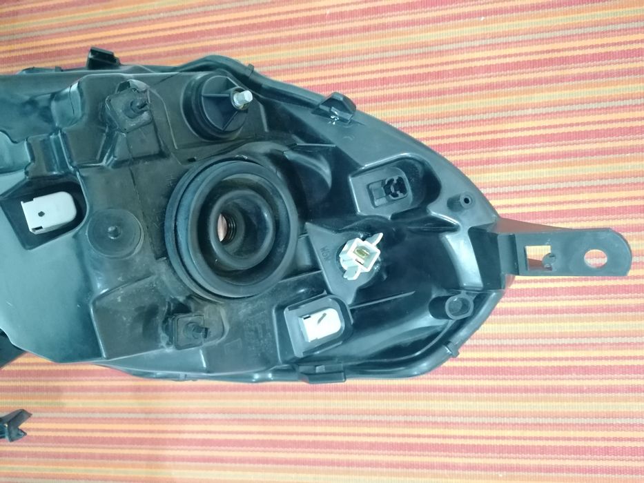 Óptica direita Nissan Micra III k12