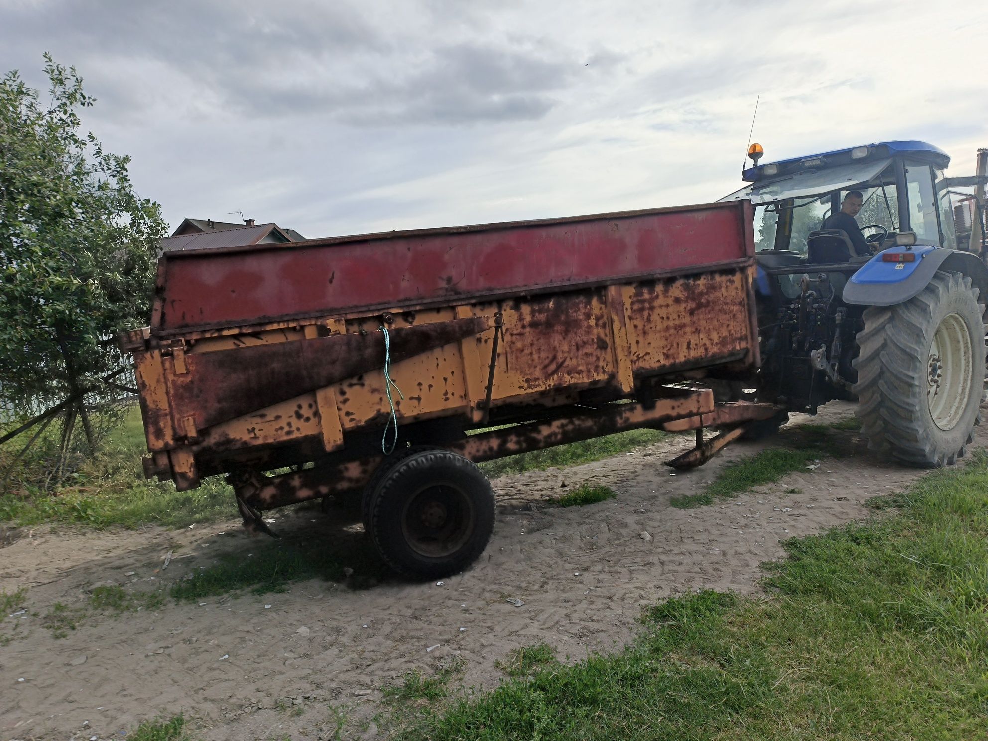 Przyczepa wywrotka rolnicza budowlana warfama na bliźniakach z Daniii