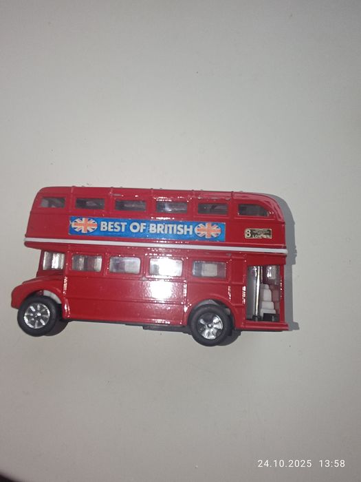 Іграшка, червоний британський автобус