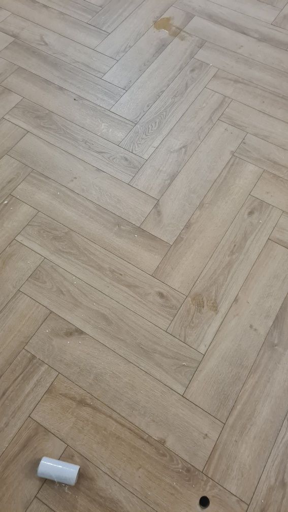 Panele  w Jodełke  135m2 firmy Weninger Dąb California AC6 12mm