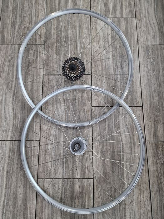 Koła do roweru komplet z prądnicą 28 cali