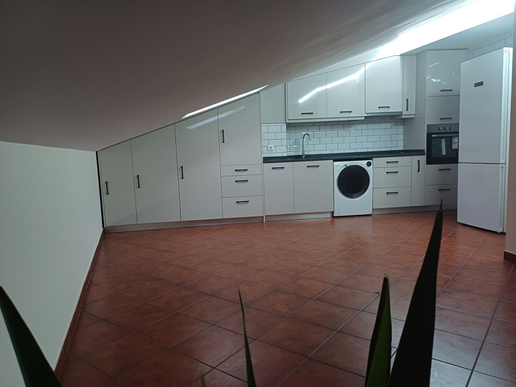 Alugo quartos  em Alcains