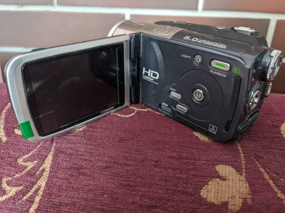 Видеокамера Full HD Praktica DVC 5.4 в хорошем состоянии.