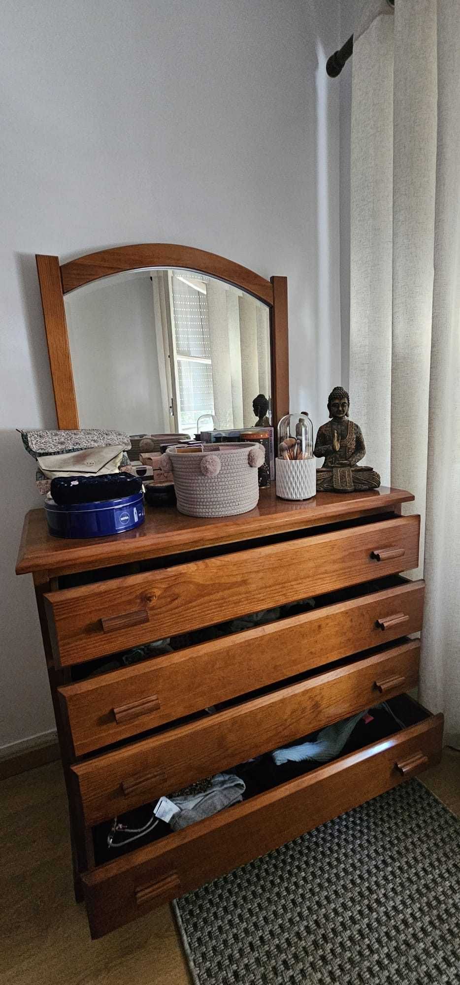 Vendo Mobília de quarto em madeira pinho mel