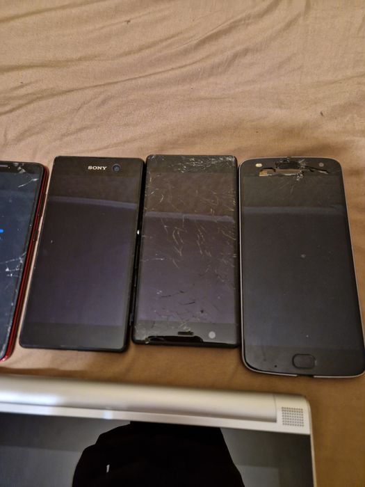 Лот мобильных телефонов, планшет