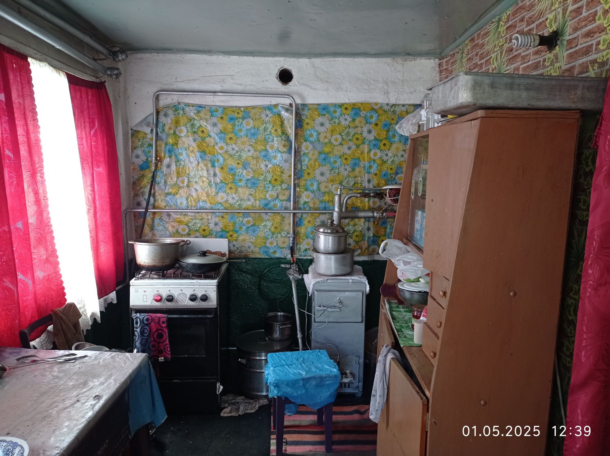 Продам дом в чистом месте с большим садом и огородом