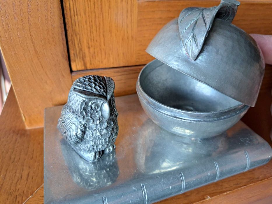 Peça em estanho da coleção FRULACT, numerada 043/200, em bom estado