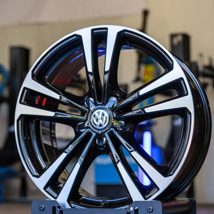 NOWE ORYGINALNE Felgi / Koła 18" - Volkswagen Golf Touran Passat T-Roc