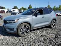 Volvo XC 40 2.0 / 4x4 / Automat / Benzyna / Panorama