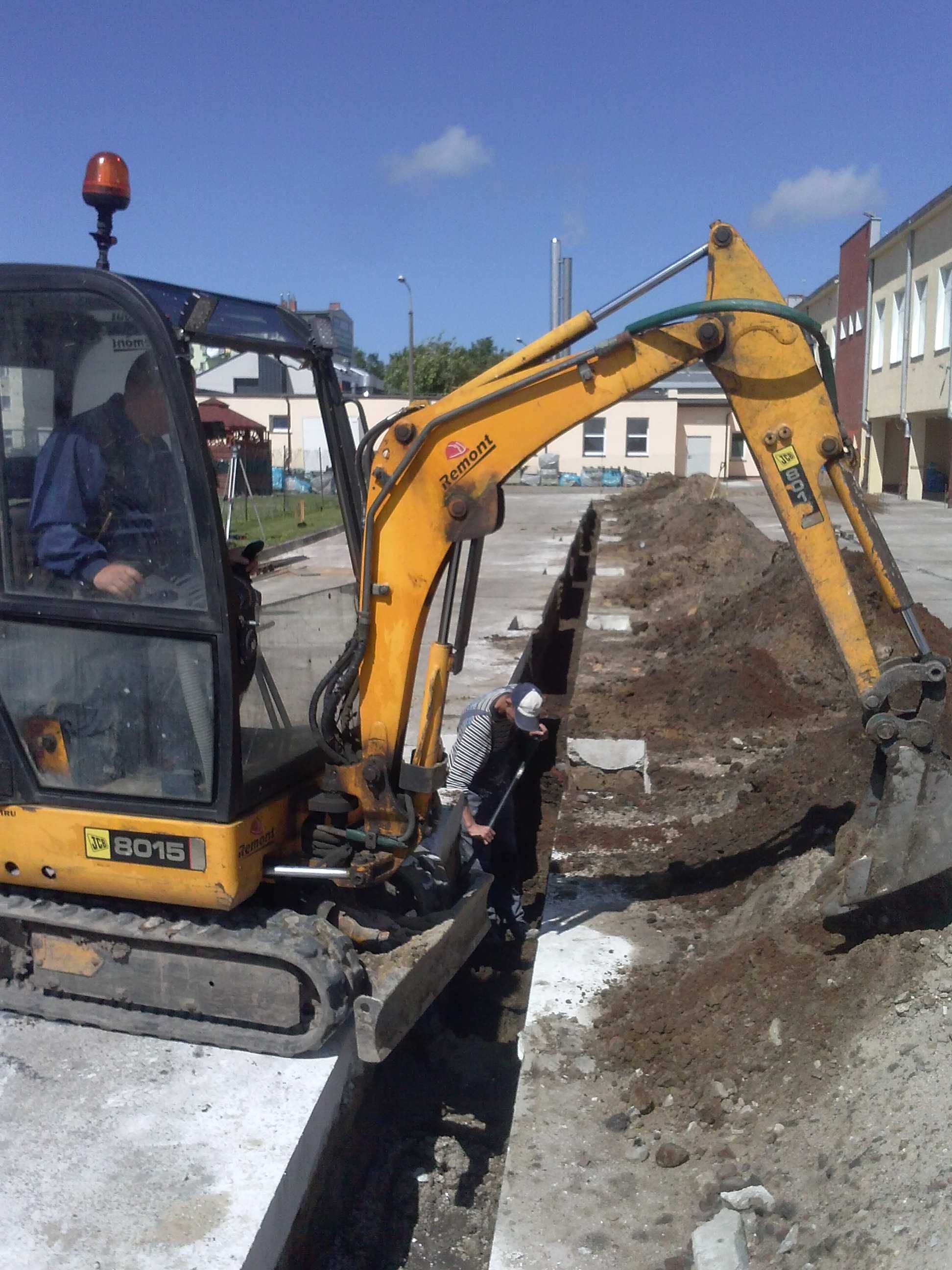 uslugi minikoparka mlot do kucia  wiertnica wywrotka