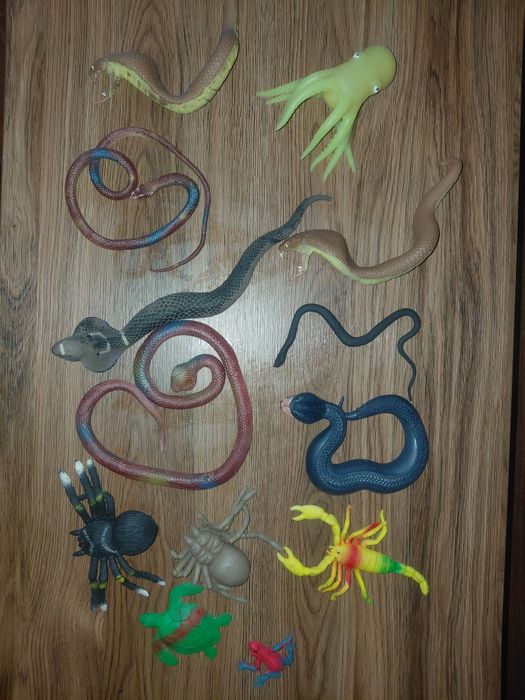 Резинові змії, динозаври, птиці, звіри, попіт