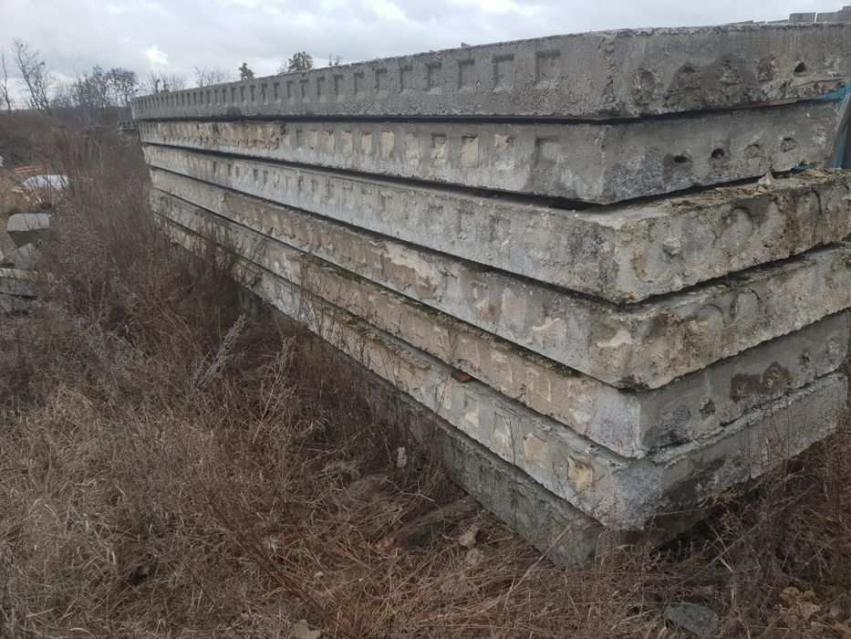 Фундаментні блоки, плити перекриття, дроблений бетон,грунт,бій цегли