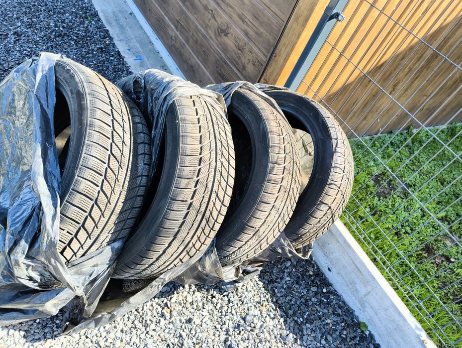 Opony zimowe 235/45 R19 SW 608 Goodride Snowmaster