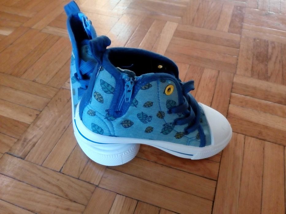 Buty trampki kapcie chłopięce rozm 23