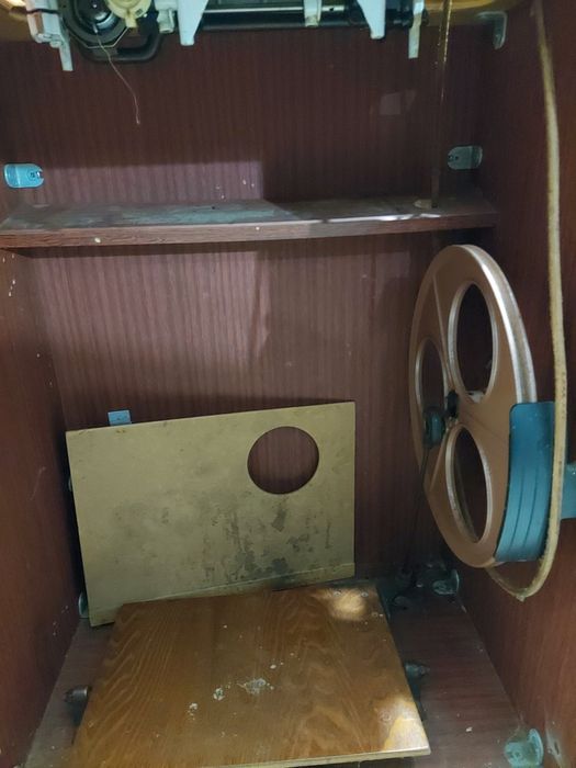 Швейна машинка Чайка 142м