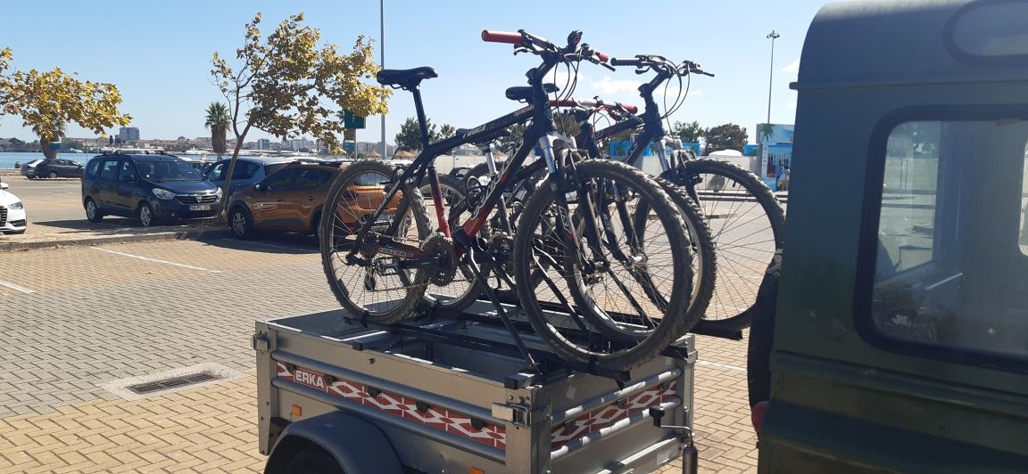 Suporte de atrelado para 3 bicicletas