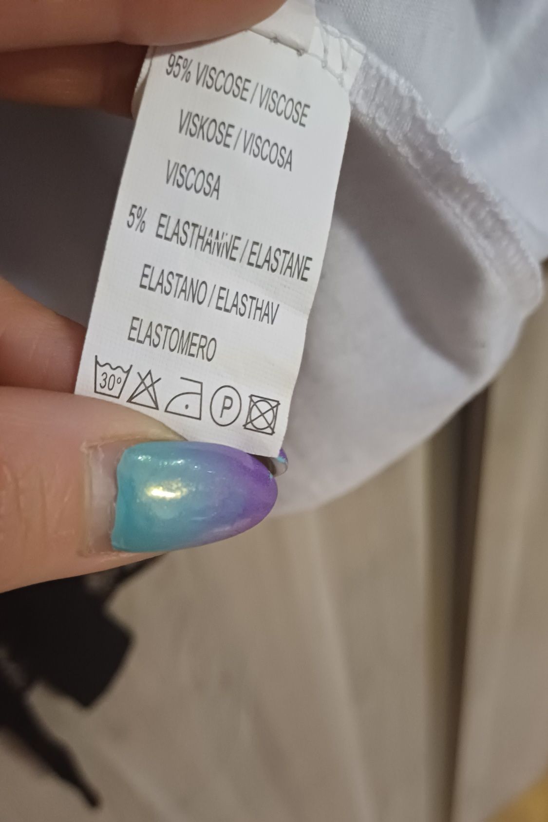 Koronkowa czarna sukienka na białej podszewce L
