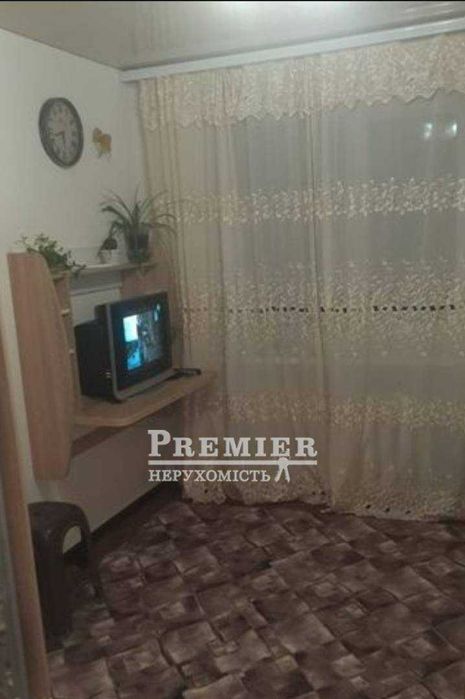 У продажу кімната з ремонтом