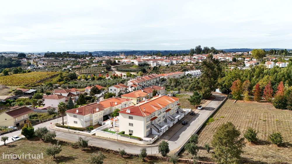 Moradia em banda próxima ao centro de Penalva do Castelo - Viseu