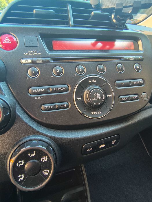 Sprzedam Hondę Jazz  z  listopada 2011 roku