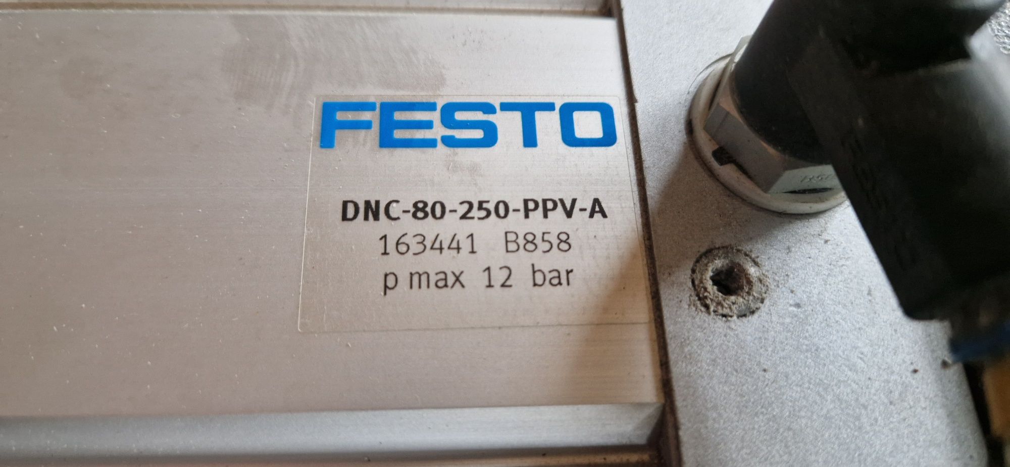 Siłownik pneumatyczny FESTO