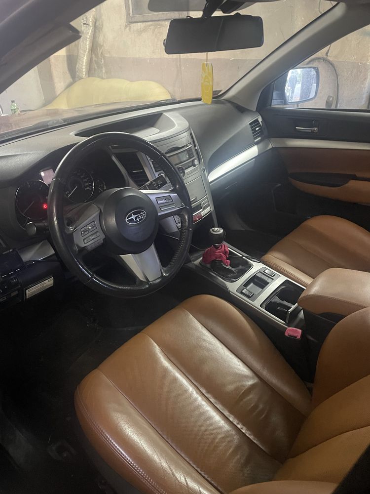 Subaru outback bordowe