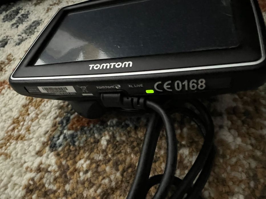 GPS TOMTOM START 42 Preto com oferta de Dashboard