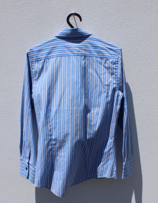 Camisa às riscas