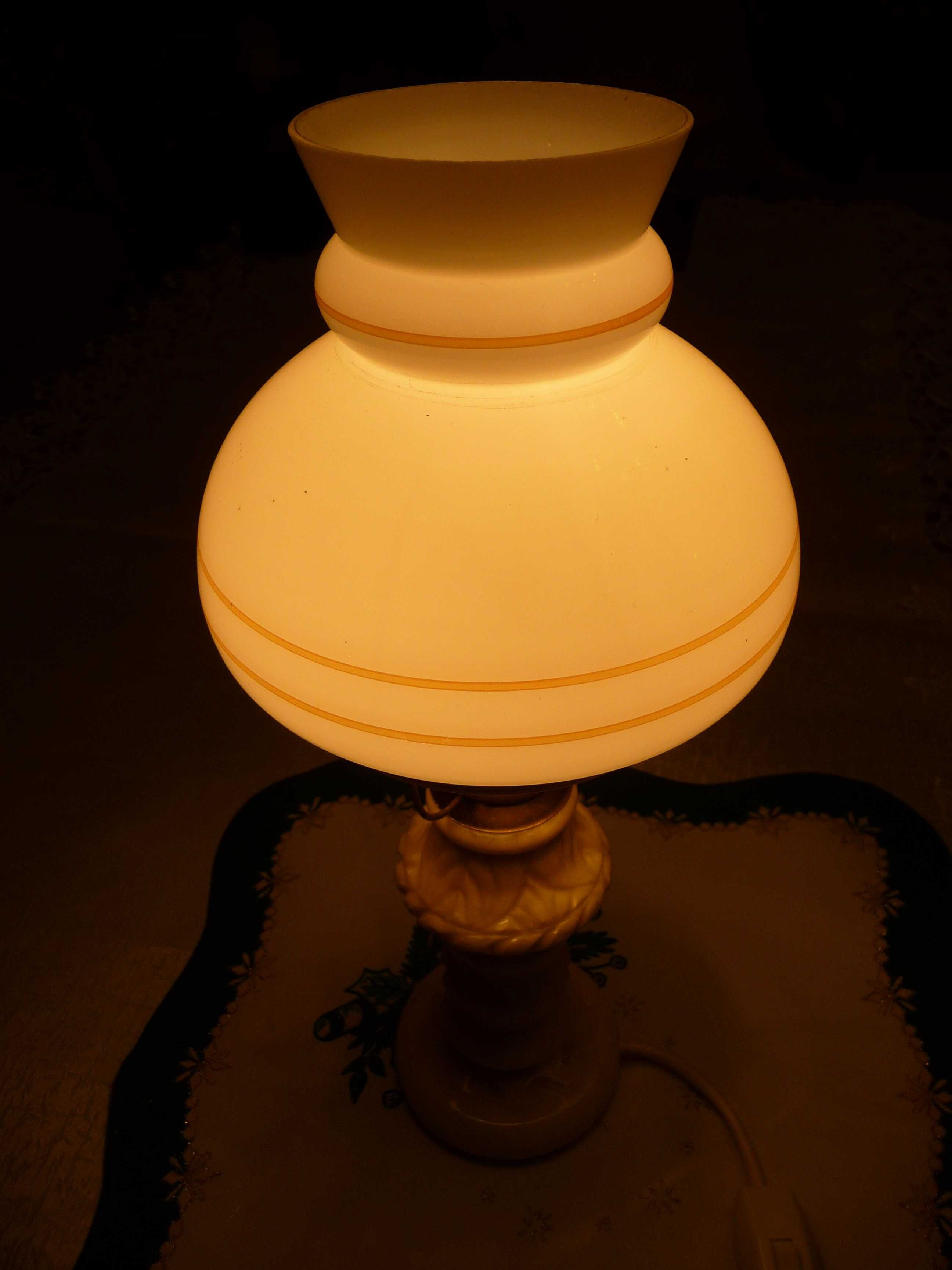 Nocna lampka z onyksu kameralna