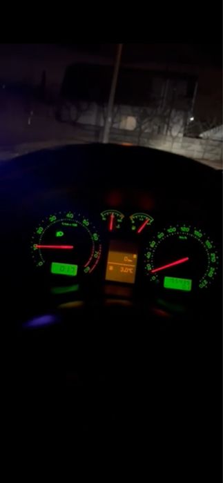 Приборна панель Skoda Octavia Tour Maxi-Dot з дисплеєм