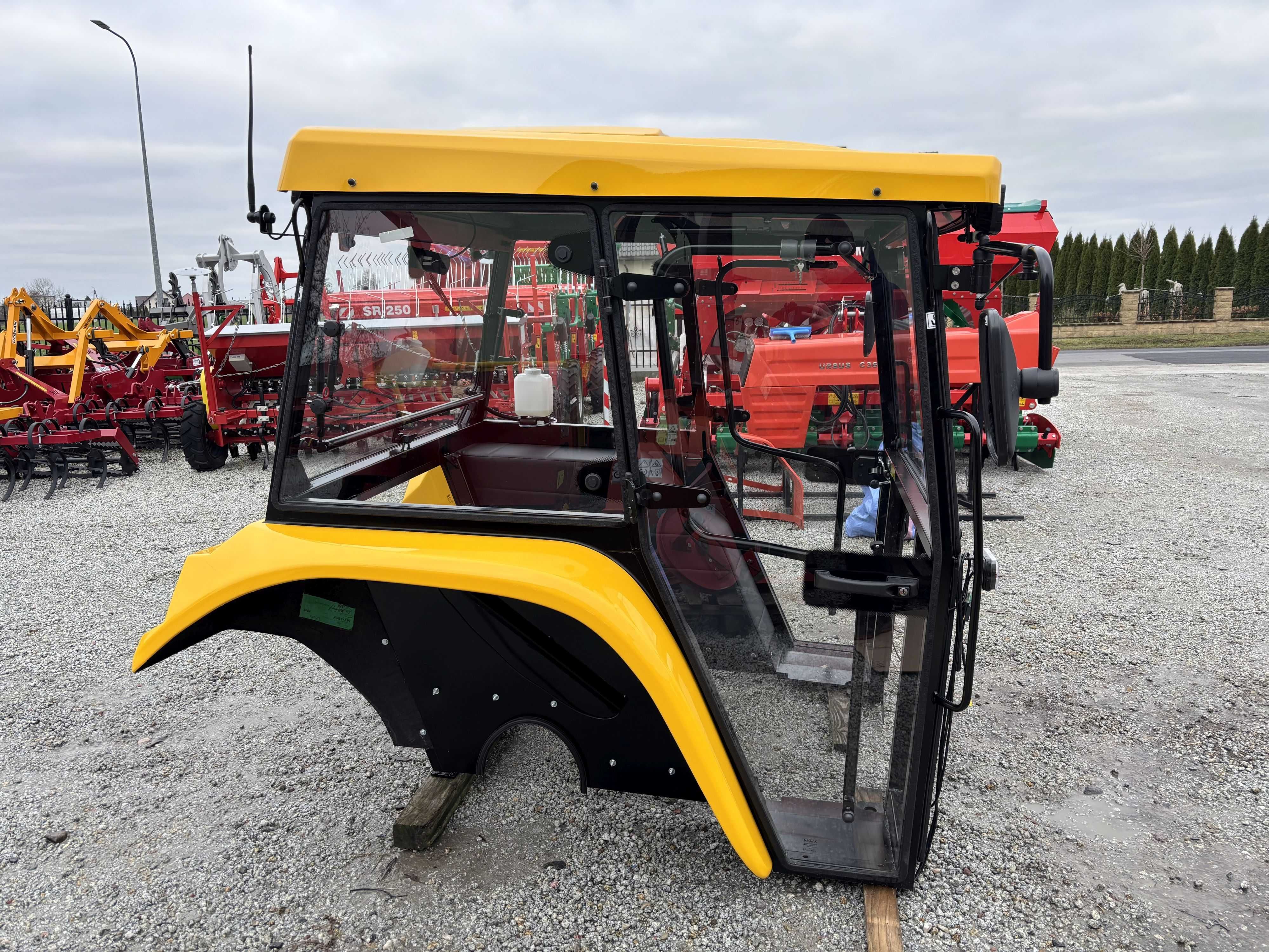 Kabina C-360 C360 Z Błotnikami BTW X 2023 Naglak żółta