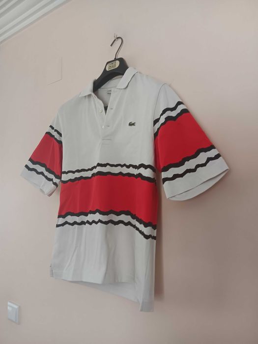 Polo Lacoste branco e vermelho