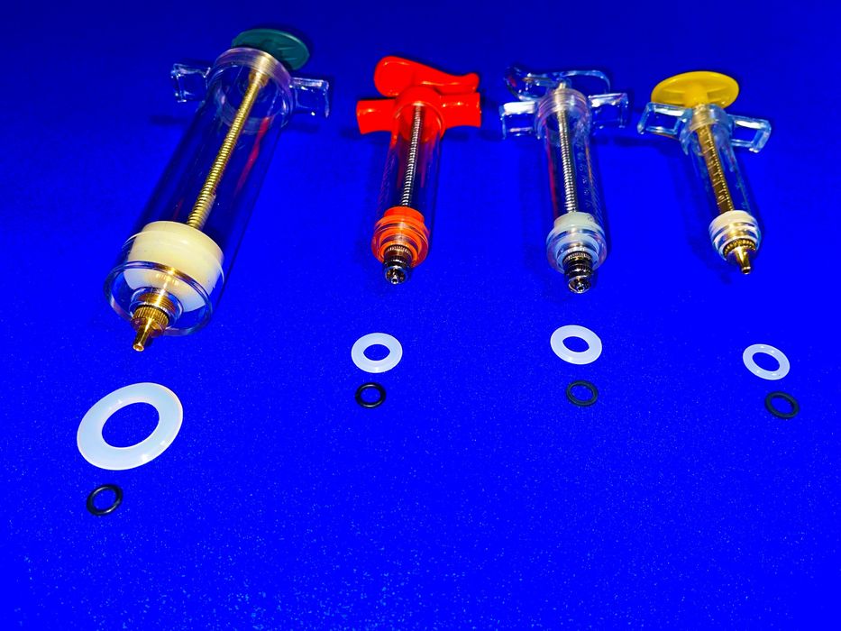 seringas - acrilico e ponteiras em inox e selicone para alimentar aves
