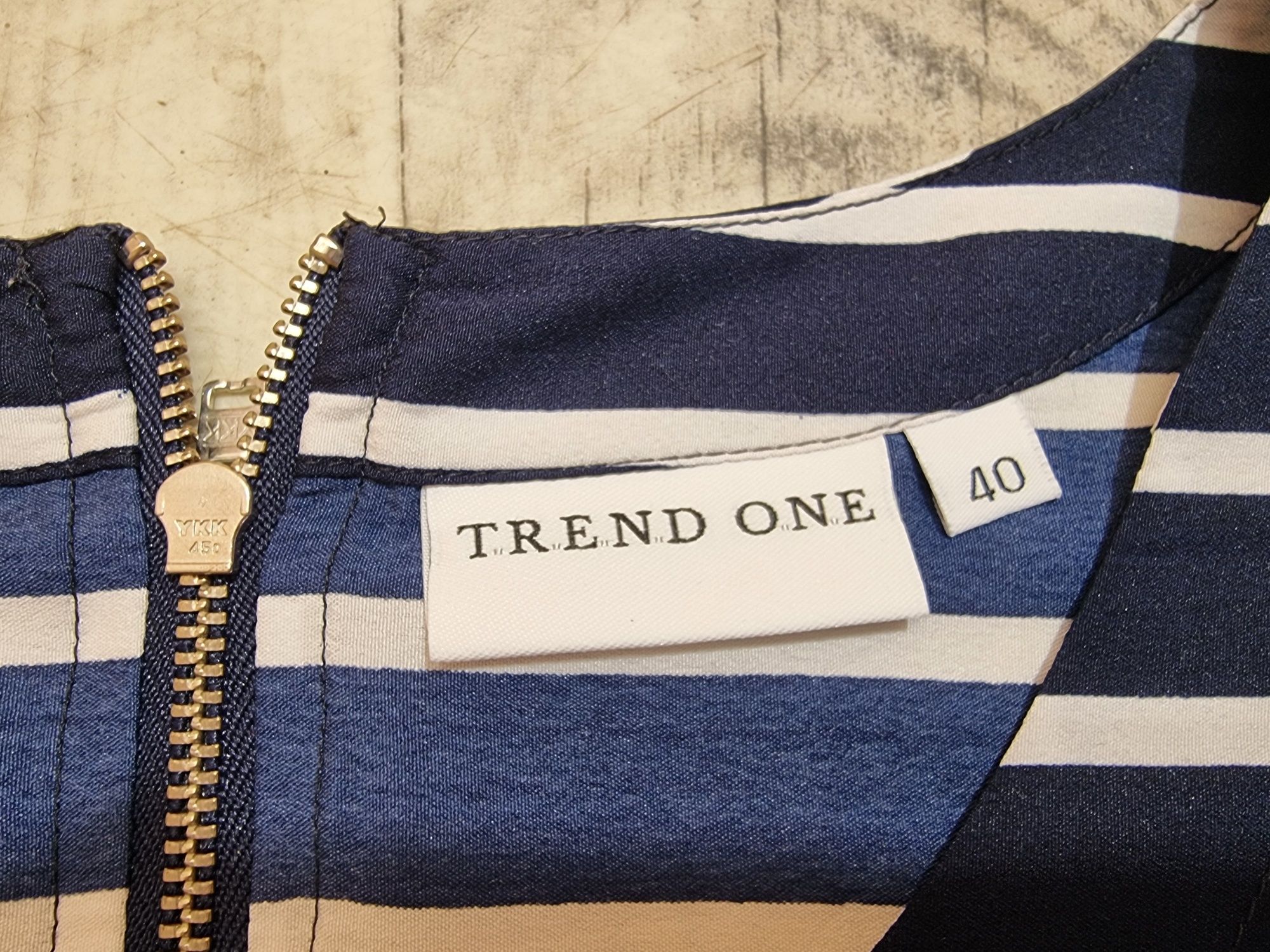 Bluzka bez rękawów paseczki Trendy One 40