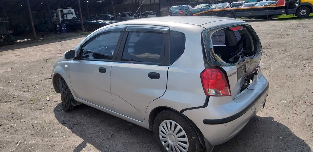 Розбираю Aveo T200 хатжбек