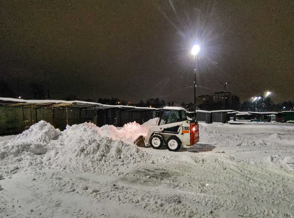 Odśnieżanie 24/7 | Utrzymanie zimowe obiektów | Traktory Ładowarki