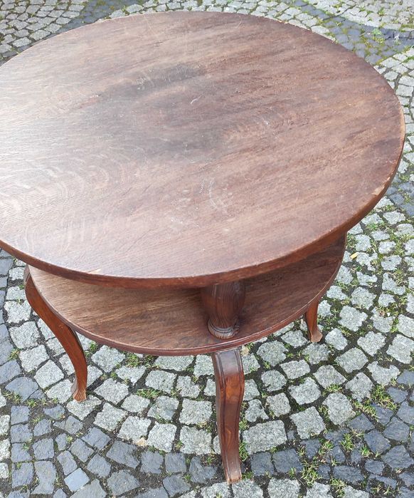 stolik okrągły z roku około 1920