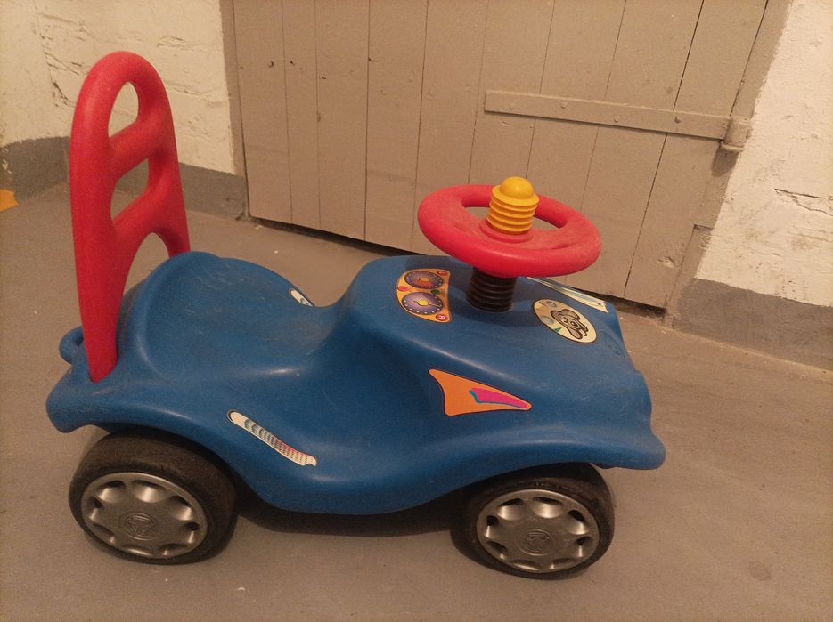 Autko, jeździk dla dzieci.