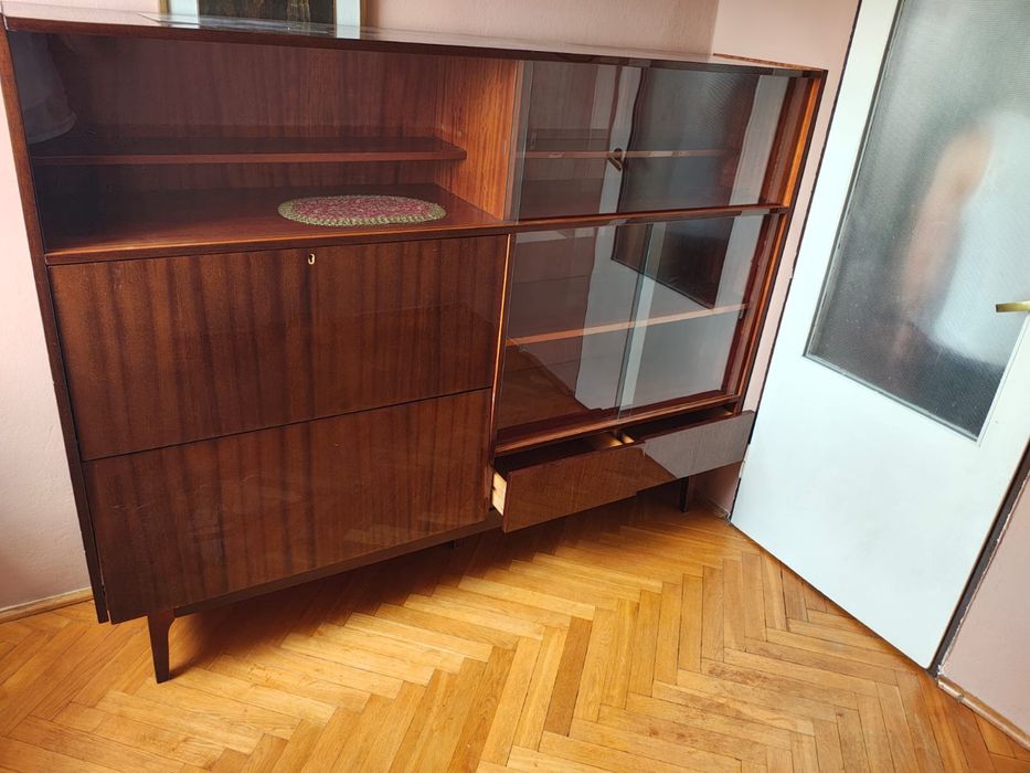 Biblioteczka z biurkiem