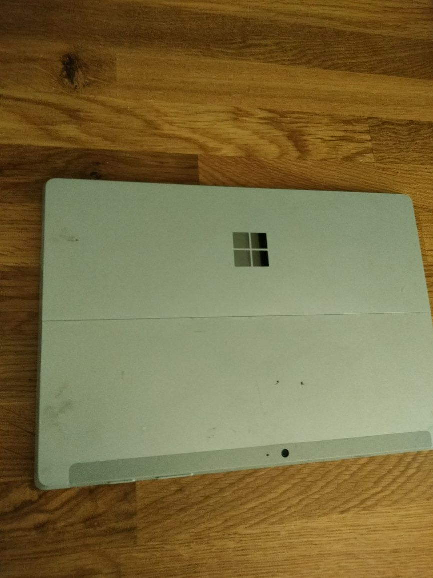 Tablet Surface -uszkodzony