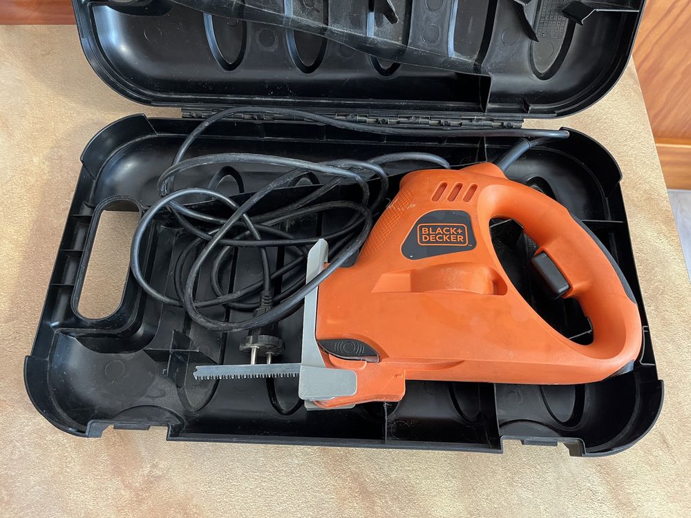 Pilarka-wyrzynarka Black+Decker