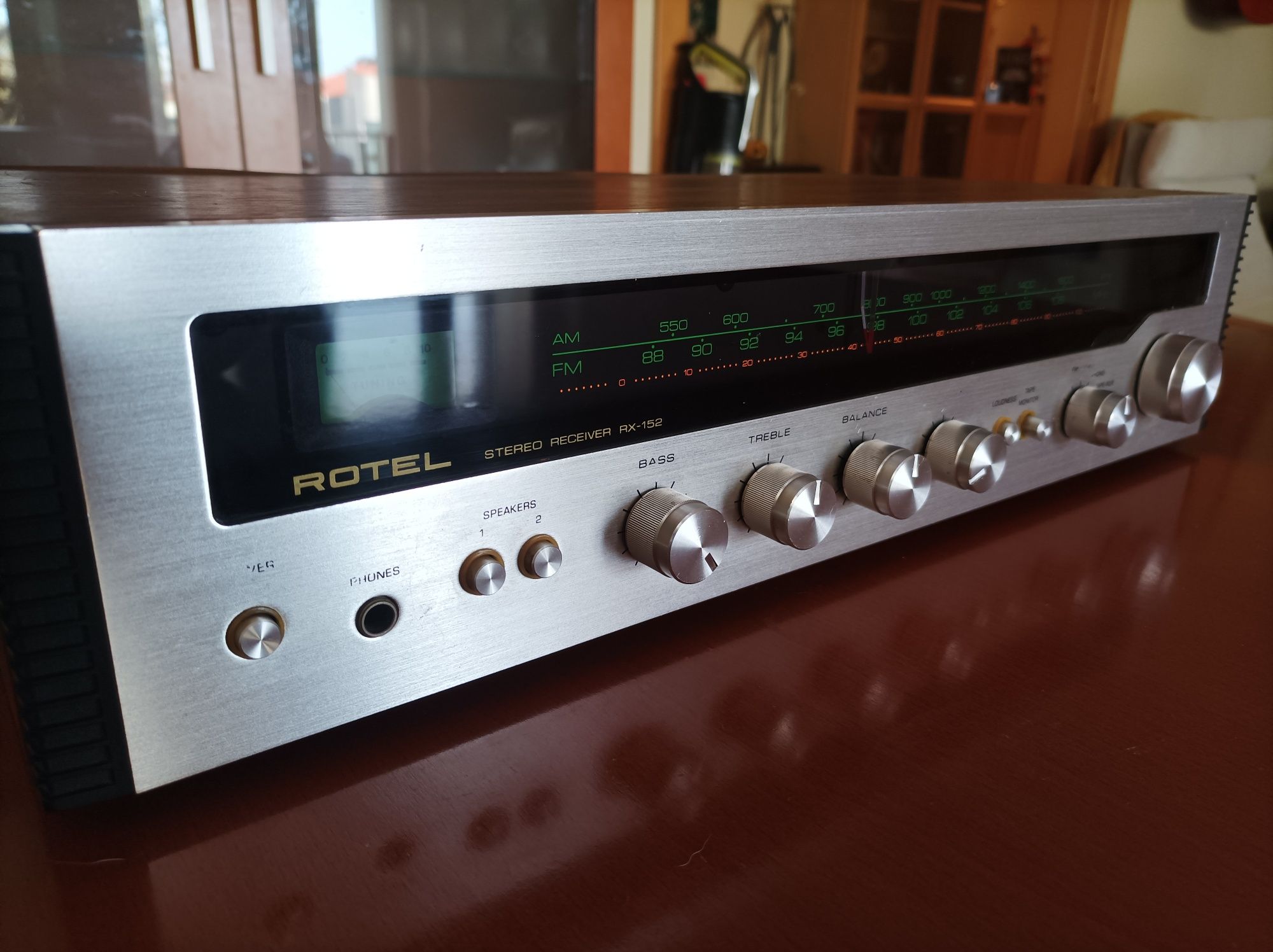 Receiver Rotel RX152 (quadrifónico)