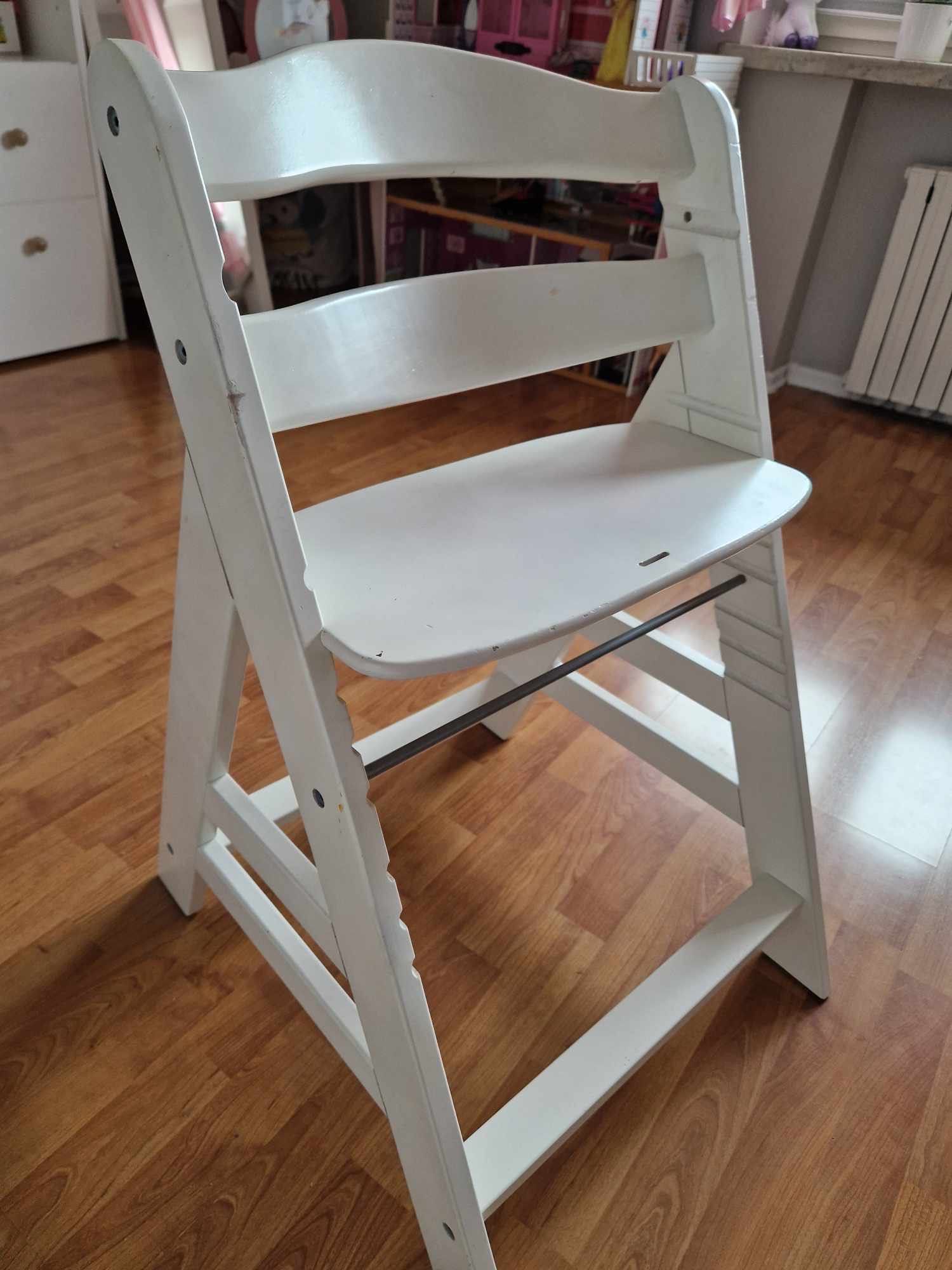 Białe krzesło hauck