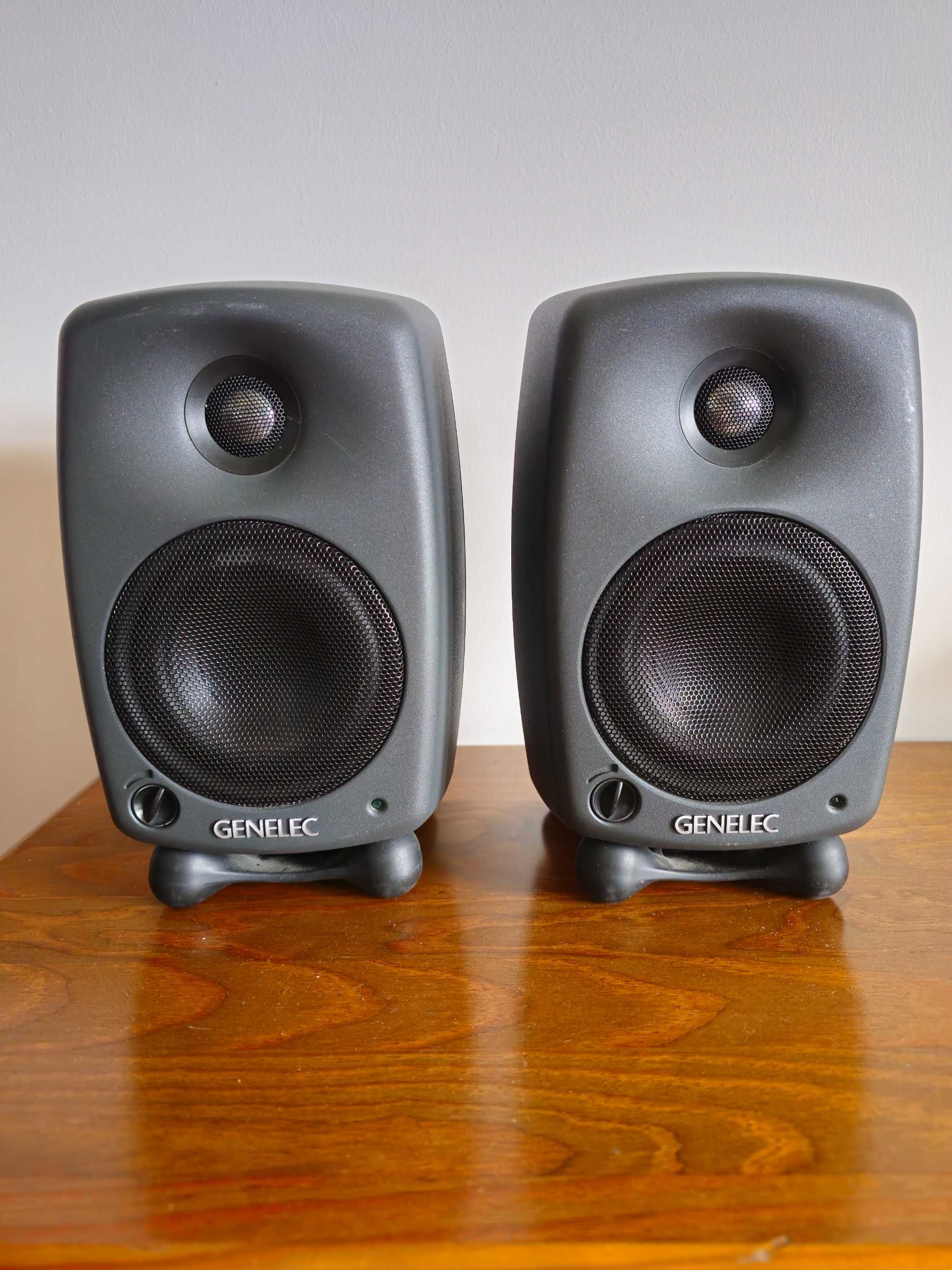 Vendo Par Colunas Genelec 8020A