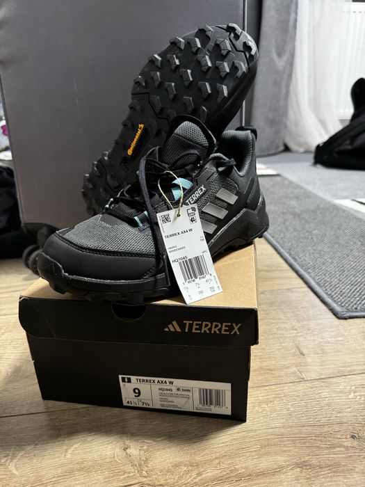 Нові зимові жіночі черевики Adidas Terrex розмір 41 / 9 US