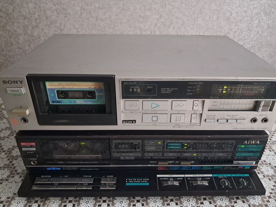 Продам стерео кассетную деку (магнитофон) SONY  TC-FX 210