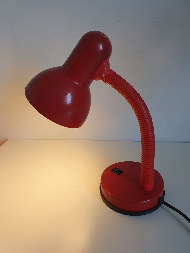 Czerwona lampka na biurko red lamp