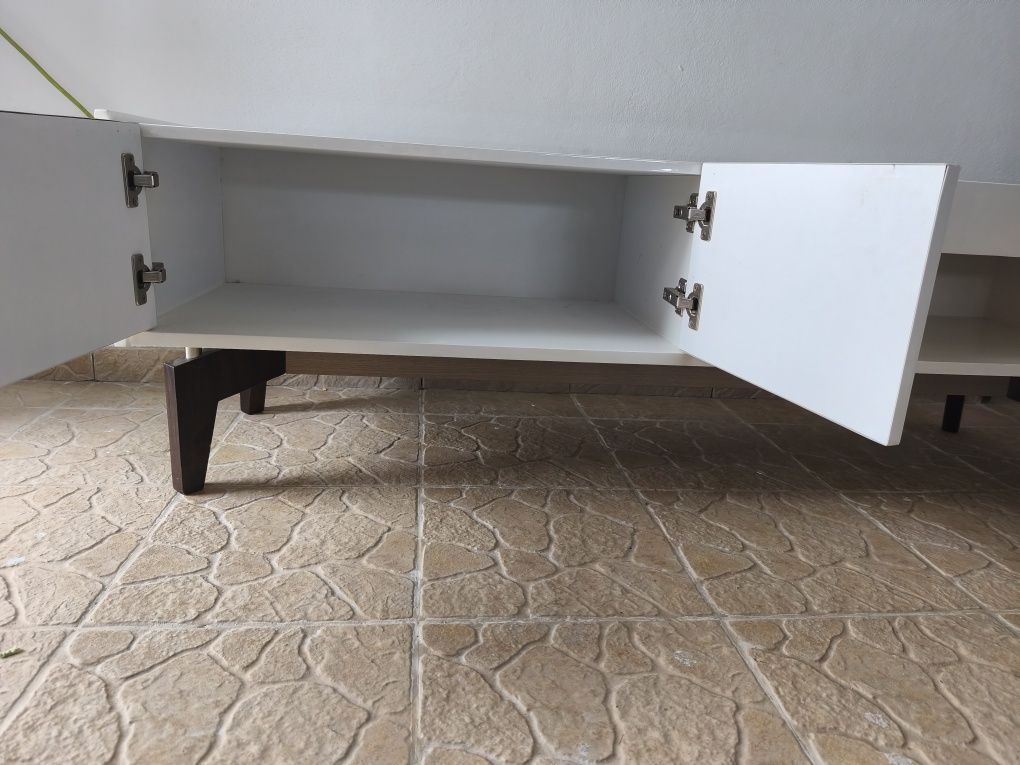 Móvel de sala branco