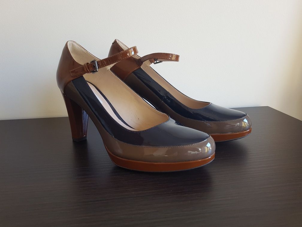 Clarks skora retro na platformie 40 25.5cm