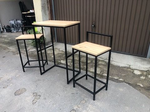 Metalowy stolik z krzesłami Loft
